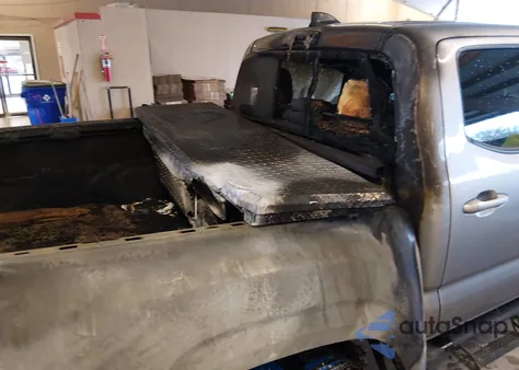 2023 Toyota Tacoma Sr V6 z USA, uszkodzony, nr VIN 3TMCZ5AN4PM549461